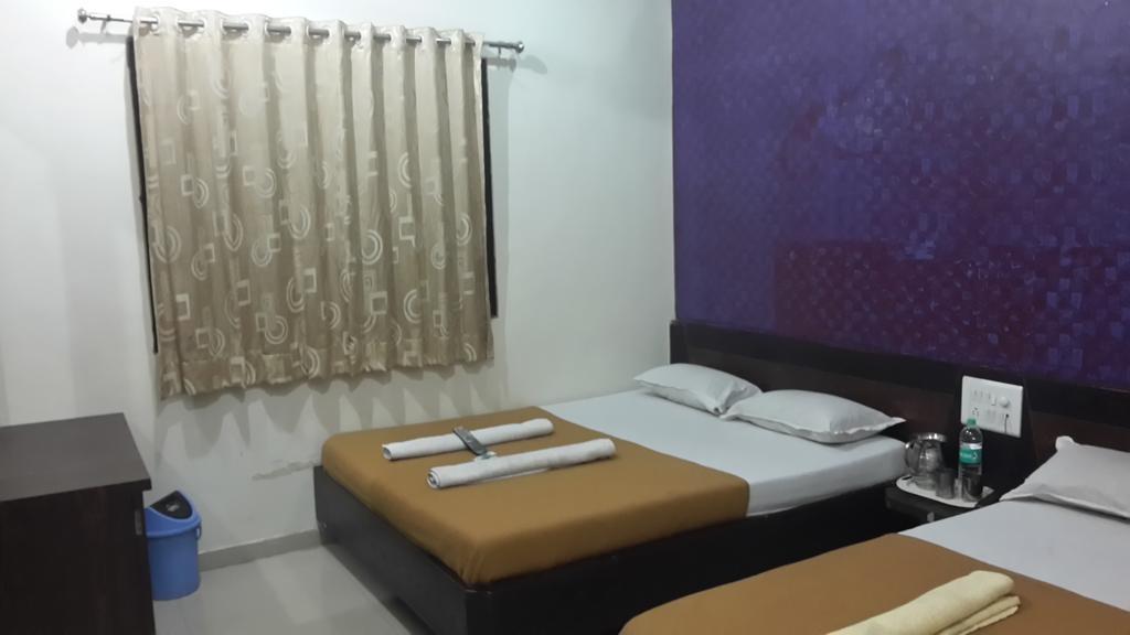 Hotel Sai Galaxy Inn Širdi Exteriér fotografie
