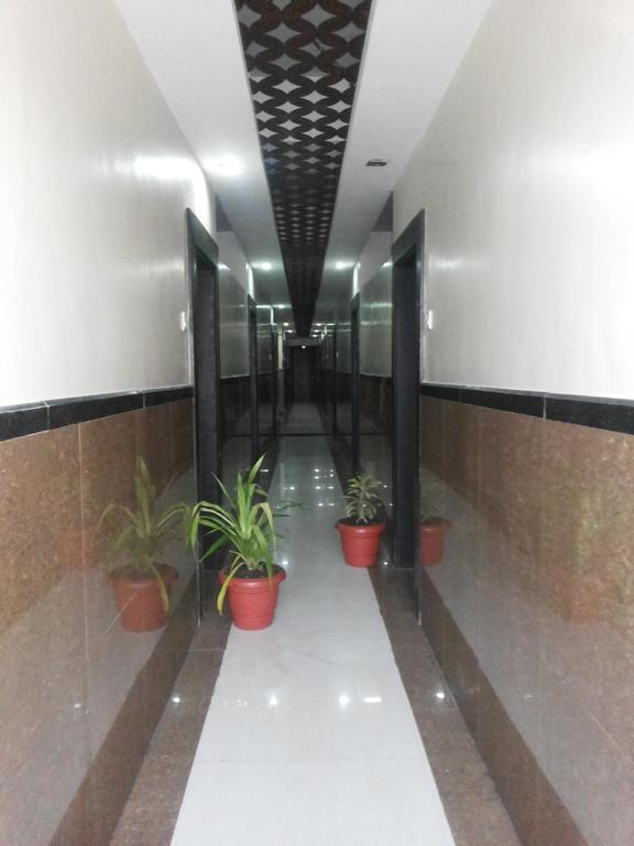 Hotel Sai Galaxy Inn Širdi Exteriér fotografie