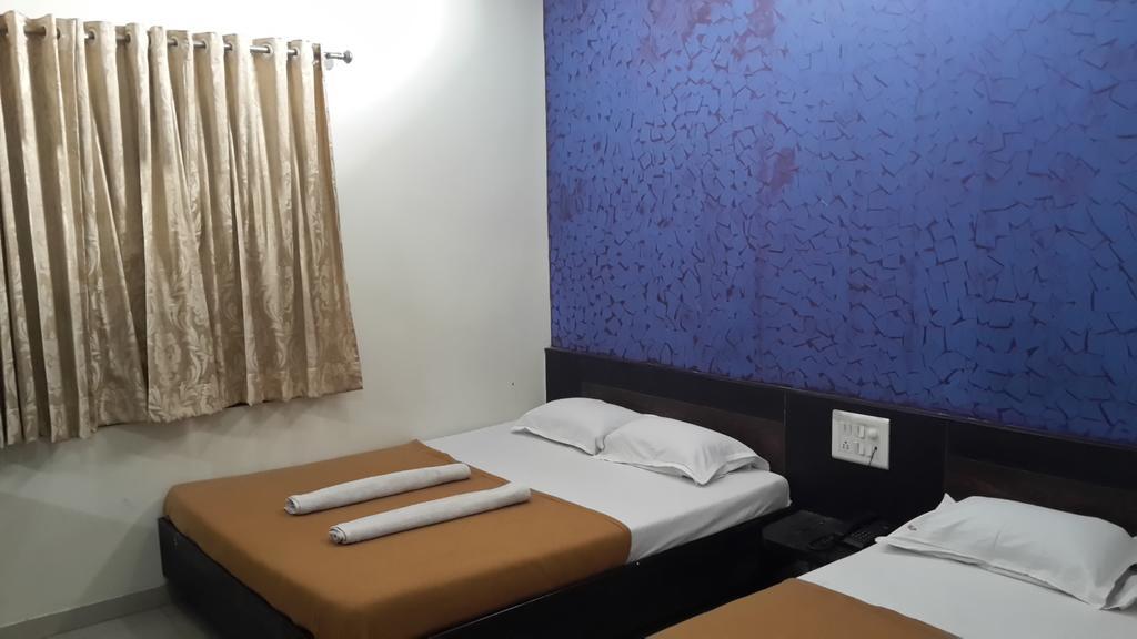 Hotel Sai Galaxy Inn Širdi Exteriér fotografie