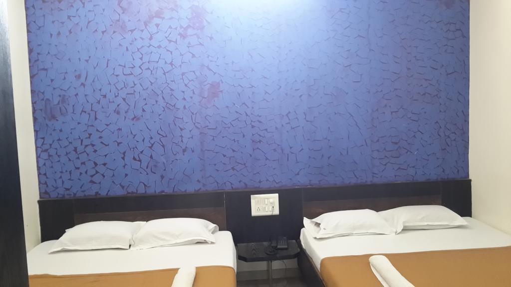 Hotel Sai Galaxy Inn Širdi Exteriér fotografie