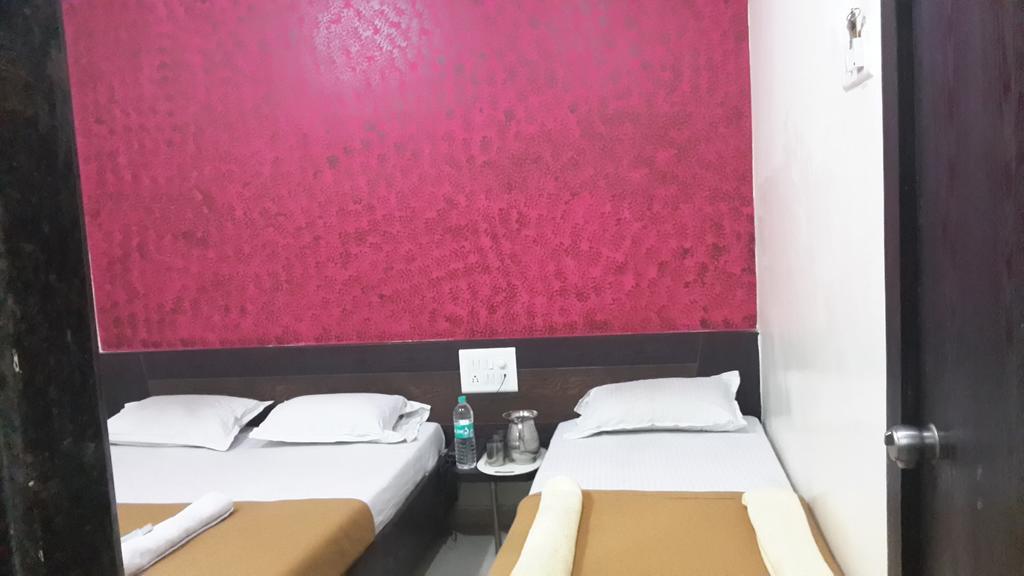 Hotel Sai Galaxy Inn Širdi Exteriér fotografie