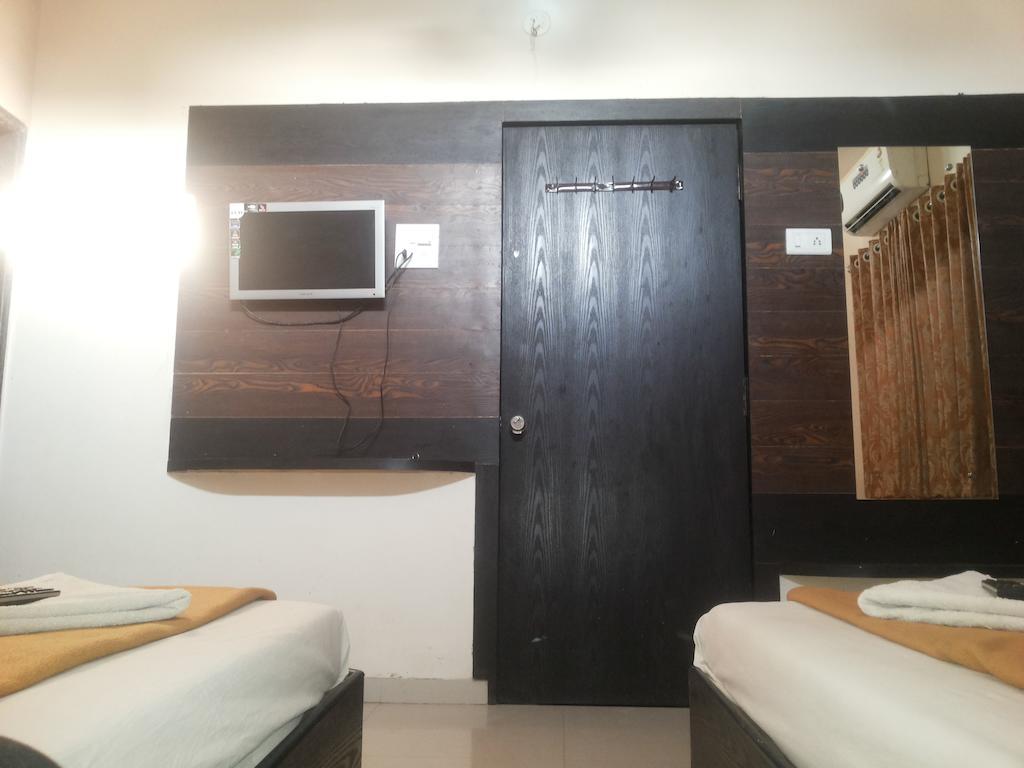 Hotel Sai Galaxy Inn Širdi Pokoj fotografie