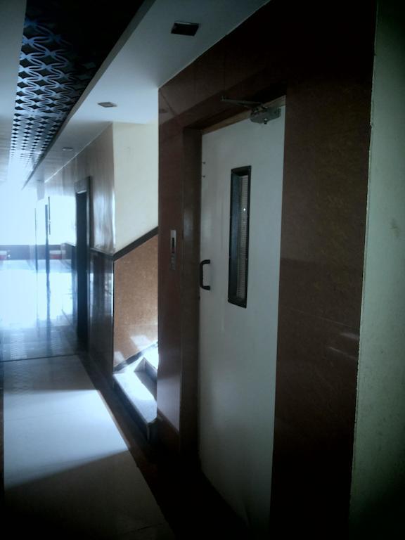 Hotel Sai Galaxy Inn Širdi Exteriér fotografie