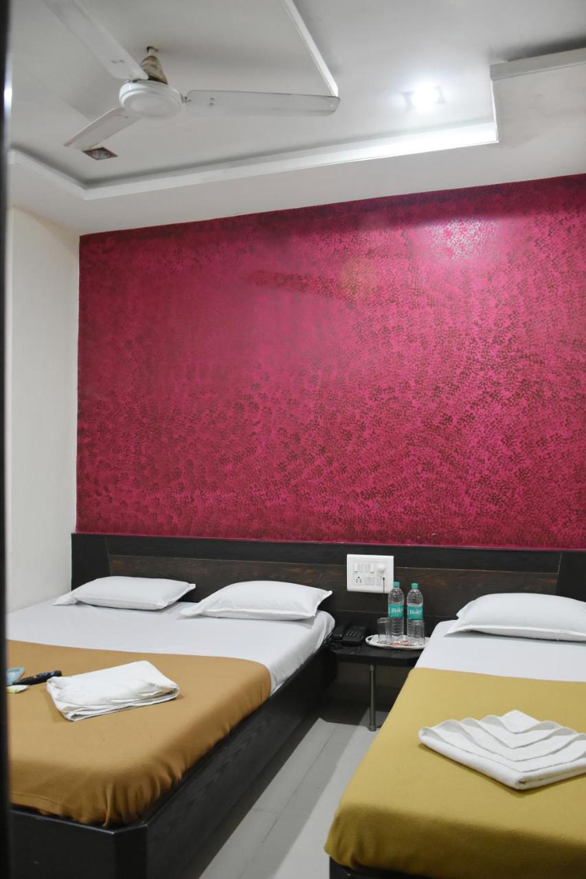 Hotel Sai Galaxy Inn Širdi Exteriér fotografie