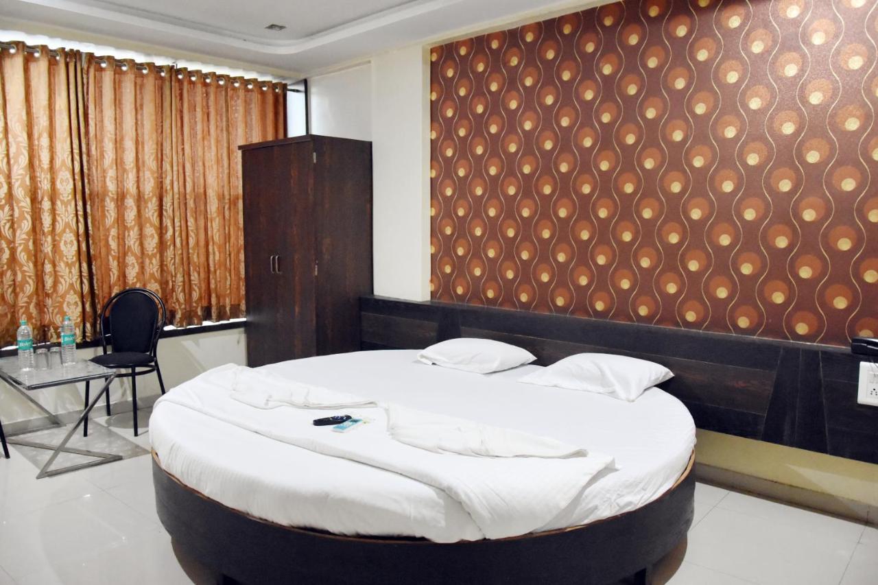 Hotel Sai Galaxy Inn Širdi Exteriér fotografie