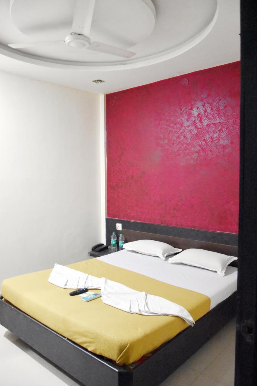 Hotel Sai Galaxy Inn Širdi Exteriér fotografie
