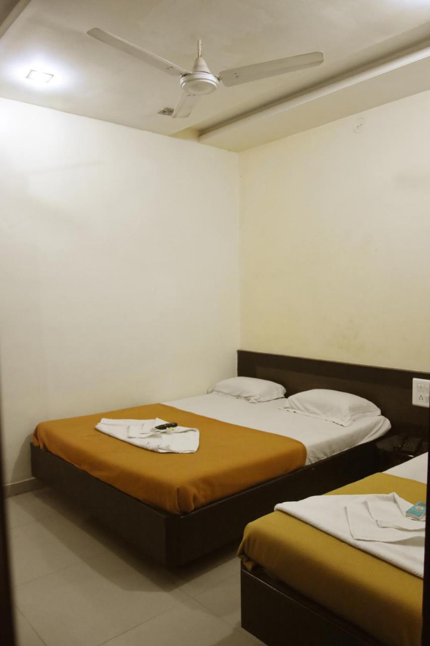 Hotel Sai Galaxy Inn Širdi Exteriér fotografie